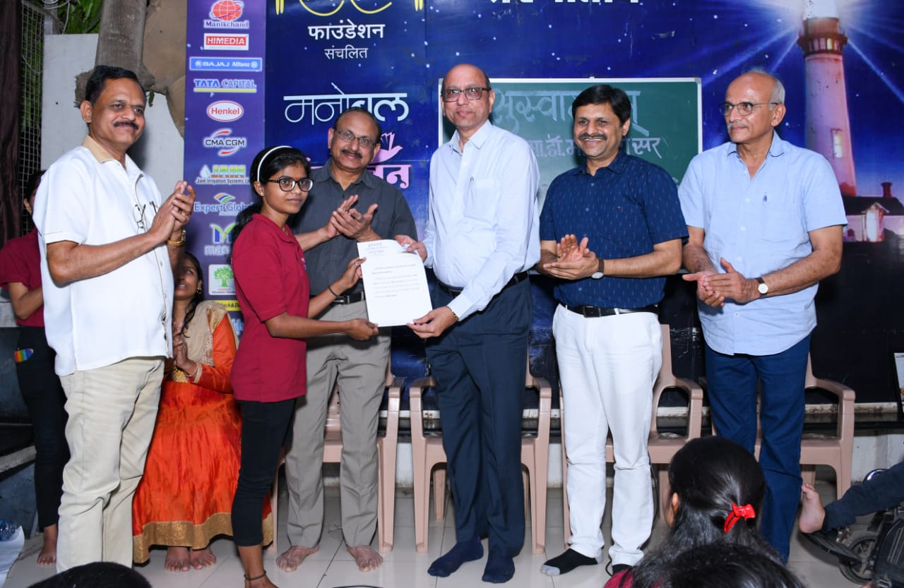 Dr. Vijay Maheshwari, the Vice Chancellor of K.B.C.N.M.U., gifted a prosthetic leg to a disabled student on the occasion of the Deepstambh Foundation Day